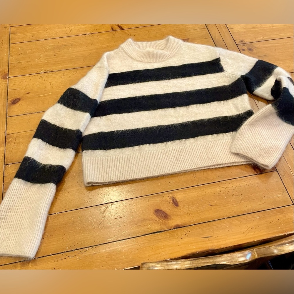 Gorgeous mohair wool blend H&M premium line pullover sweater